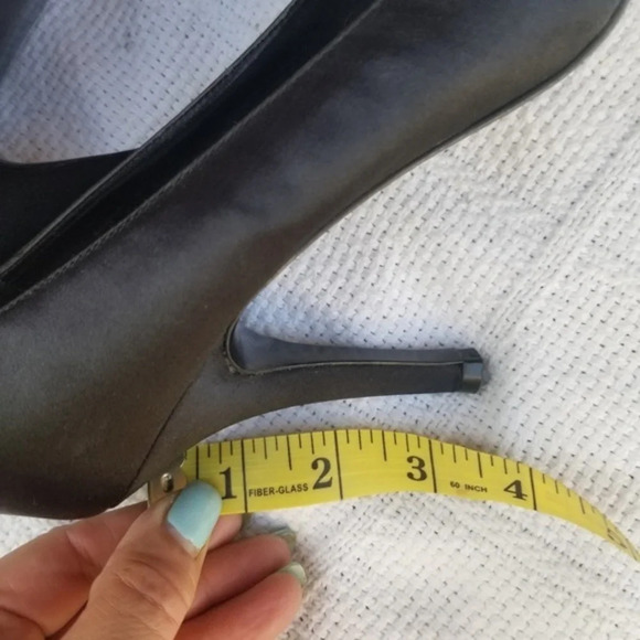 Tahari Black satin stiletto. shoes 9.5 NWOB - Picture 7 of 8